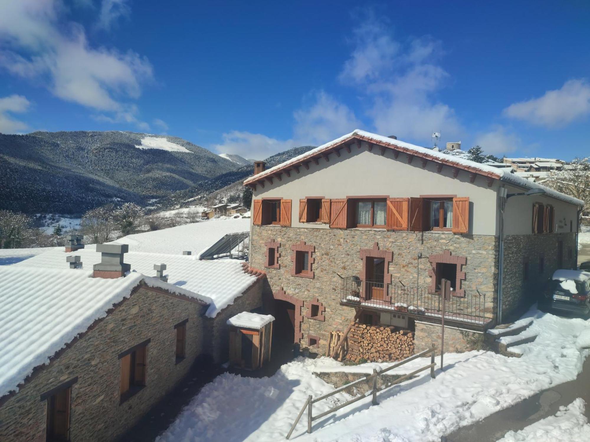 Can Tubau - Casa Rural - Apartaments 캄펠라스 외부 사진